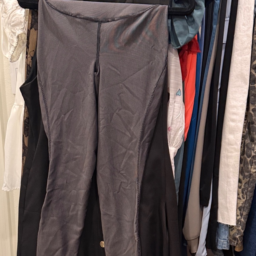 Elegant Black and Gray Women's lululemon leggings